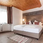 Alpenhotel Tirolerhof מלון