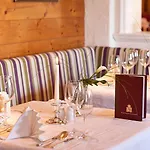 Alpenhotel Tirolerhof מלון פולפמס