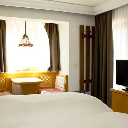 Alpenhotel Tirolerhof 호텔 4*