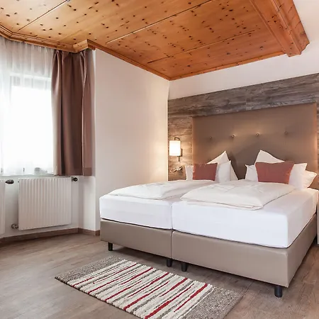 Alpenhotel Tirolerhof 호텔