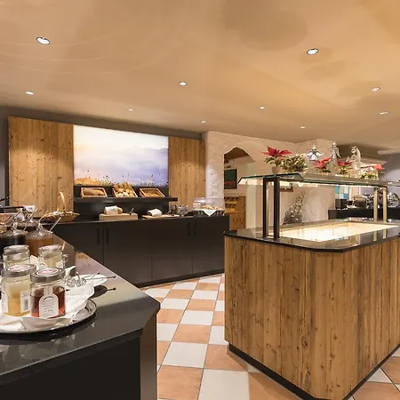 Alpenhotel Tirolerhof 호텔