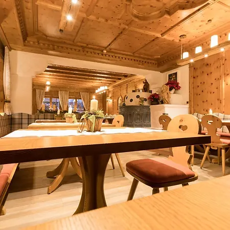 호텔 Alpenhotel Tirolerhof 플메스