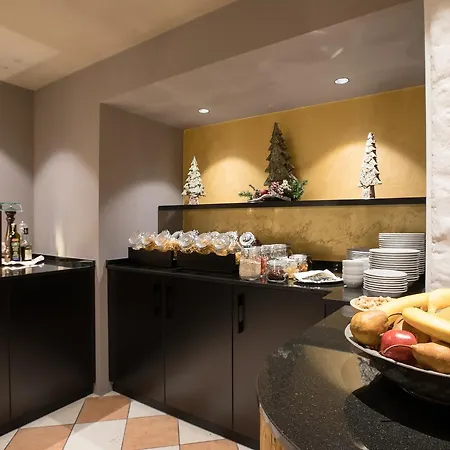 Hotel Alpenhotel Tirolerhof 4*