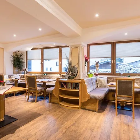 Alpenhotel Tirolerhof 플메스