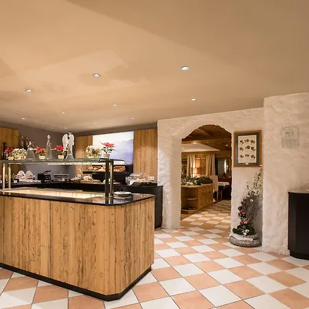 アルペンホテル チレルホフ ホテル フルプメス