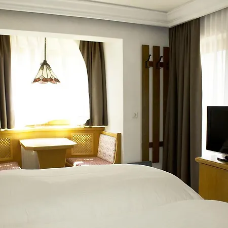 Hotel Alpenhotel Tirolerhof 4*